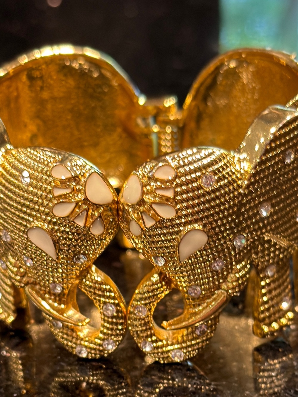 Lilly Pulitzer Gold Elephant Hinged Rhinestone Statement Bracelet - Picture 6 of 7